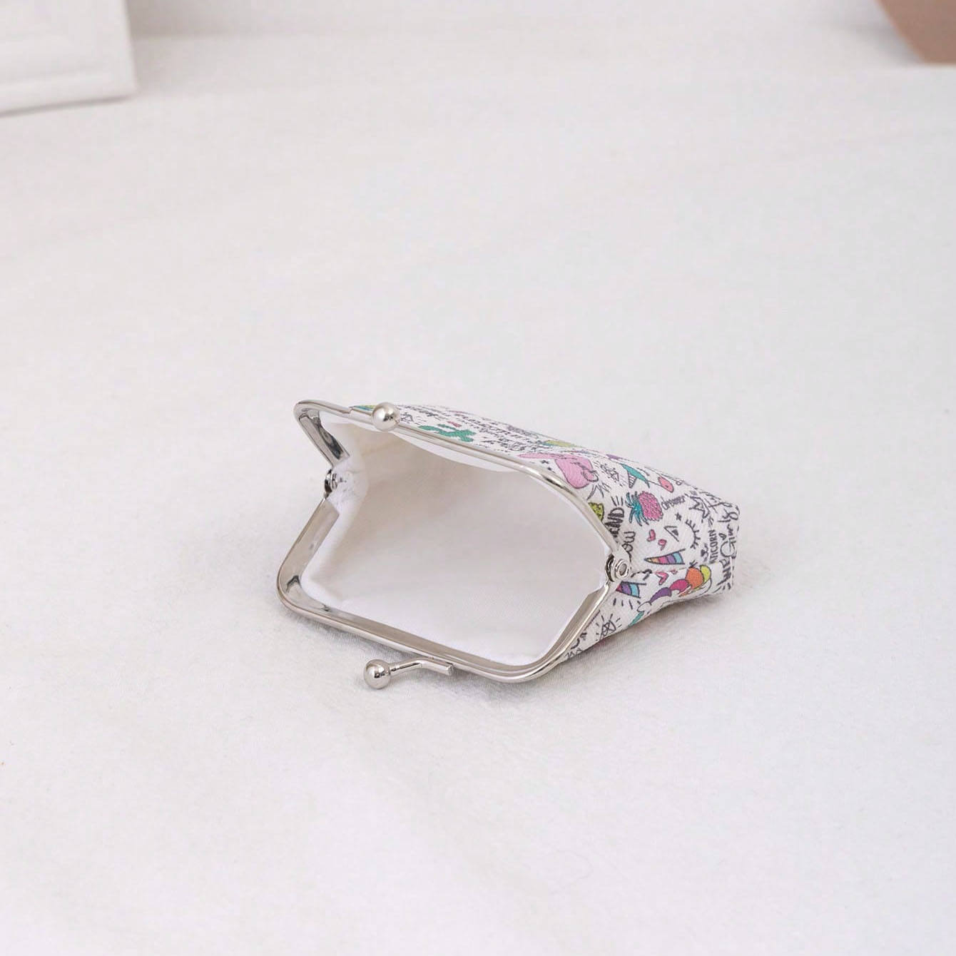 White Cartoon Unicorn Print Metal Kiss Lock Mini Daily Storage Bag